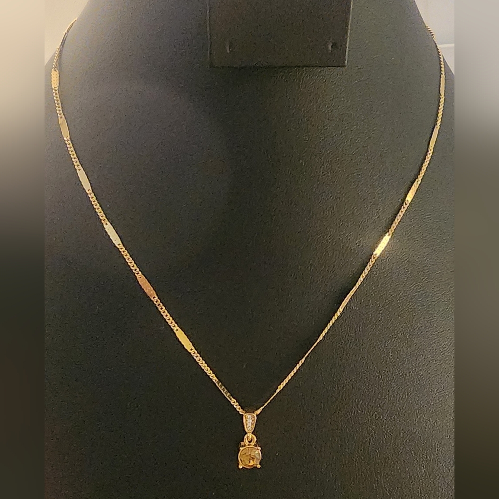 Elegant Gold Tone Necklace with Pendant